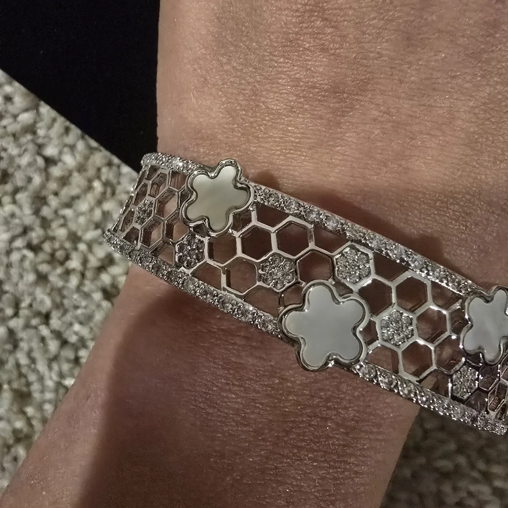 Dubai Jewelry-Elegant Silver and White Bracelet
